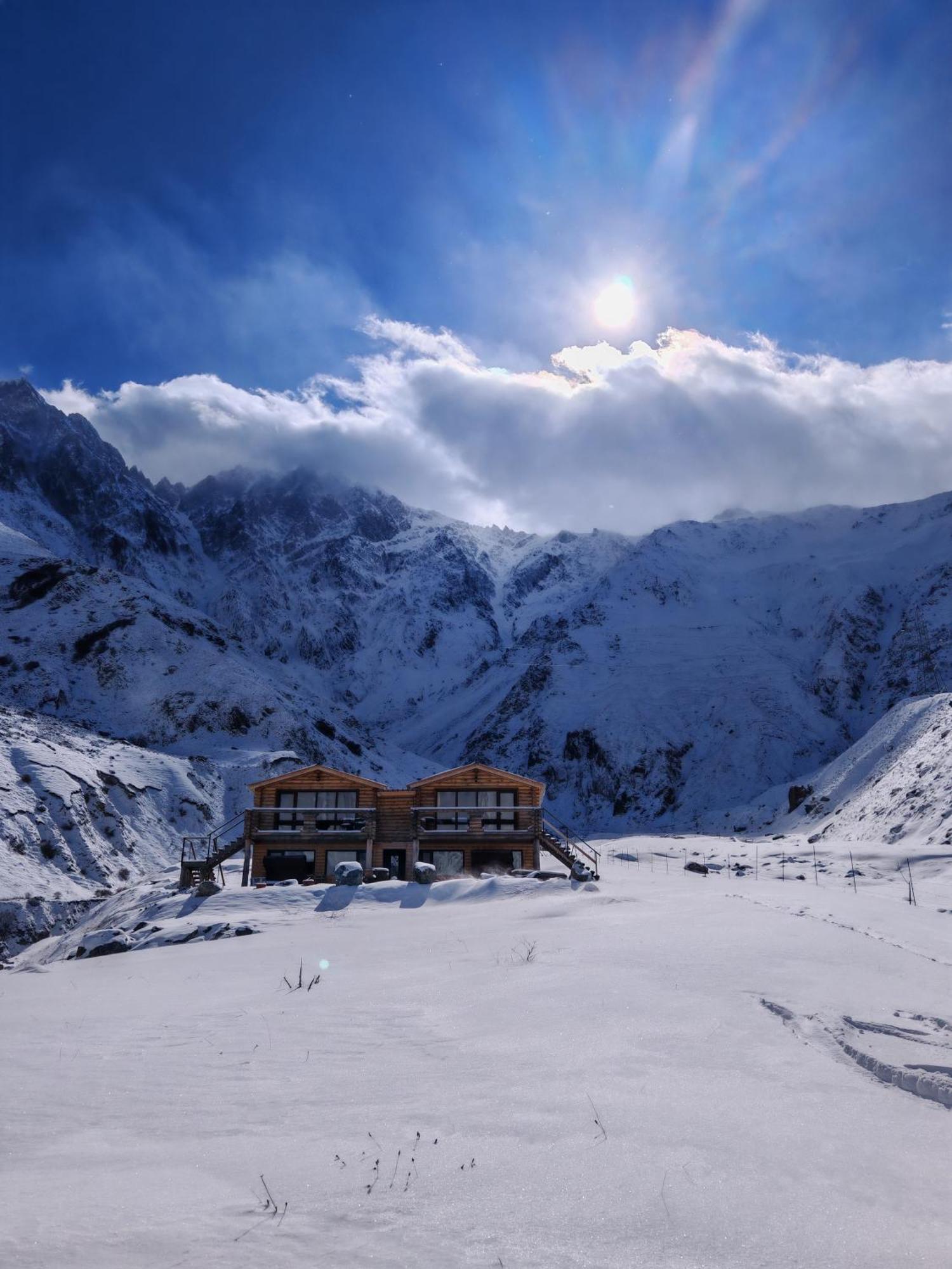 Alone Cottage Kazbegi Rom bilde