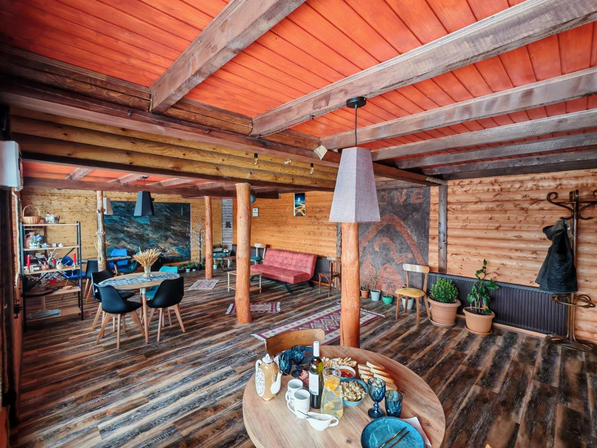 Alone Cottage Kazbegi Rom bilde